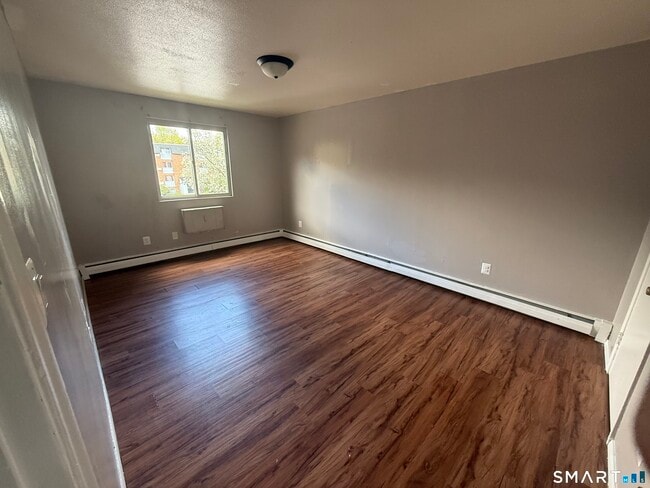 Building Photo - 1051 Old Colony Rd