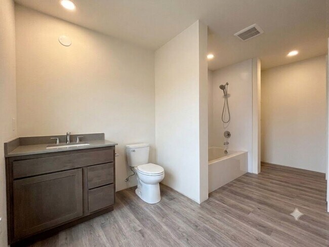 Building Photo - 881 Kimball Ln