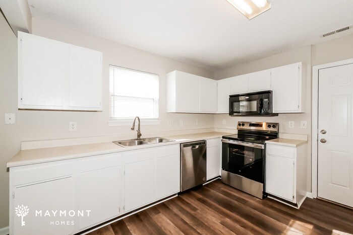 Building Photo - 5425 Bluff View Dr