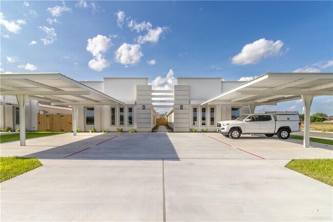 Building Photo - 13 Stark Rd