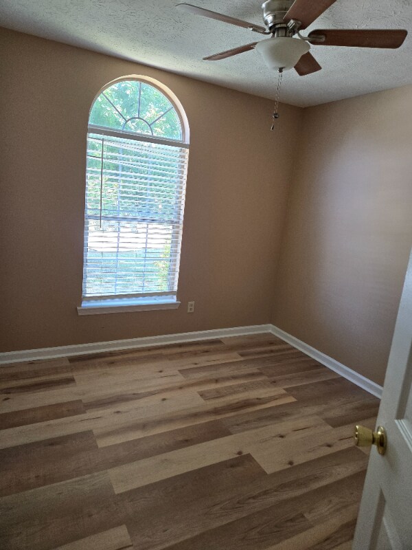 Building Photo - 6090 Emerald Pointe Cir