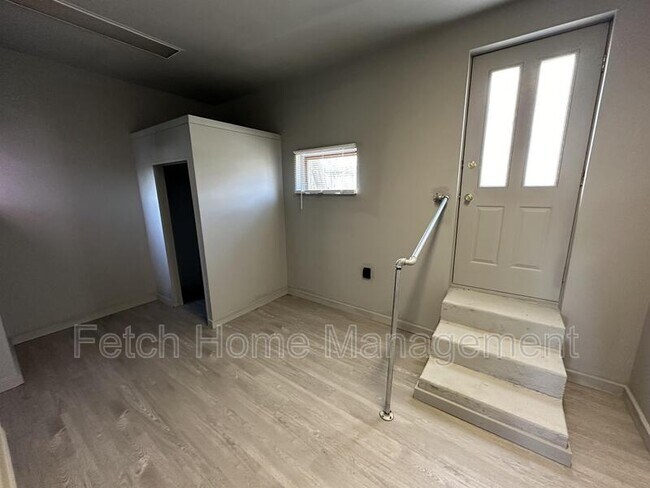 Building Photo - 422 Hillside Ave