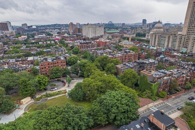Building Photo - 237 W Newton St