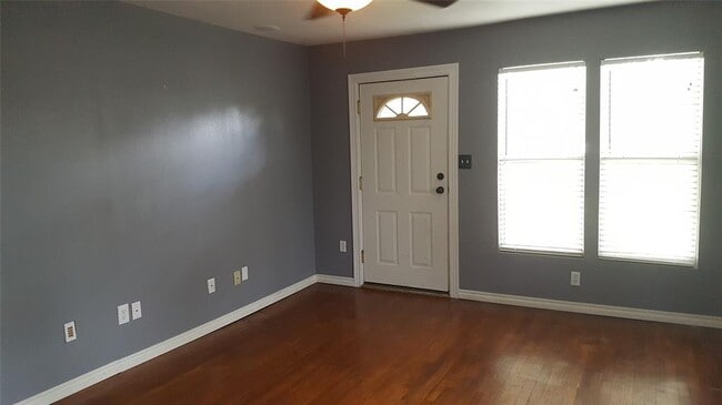 Building Photo - 312 N 6th St