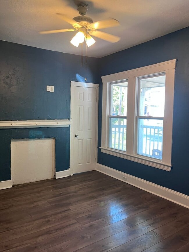 Building Photo - 728 E 93rd St