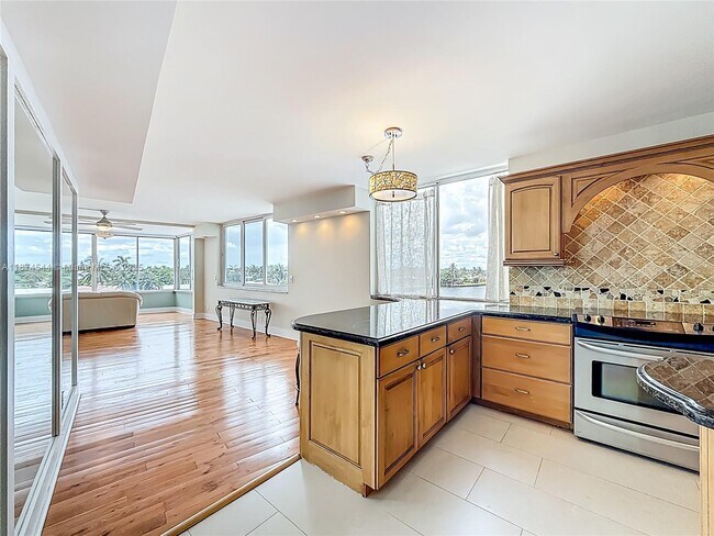 Building Photo - 401 N Riverside Dr