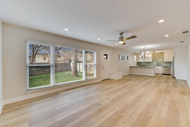 Building Photo - 1201 Dailey St