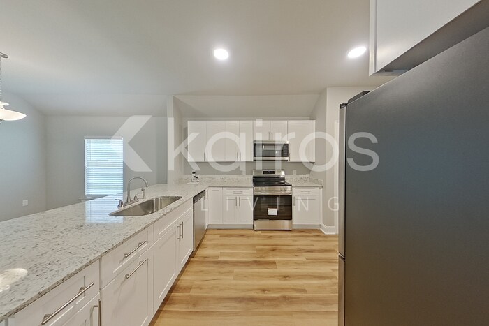 Building Photo - 22877 Balsam Dr