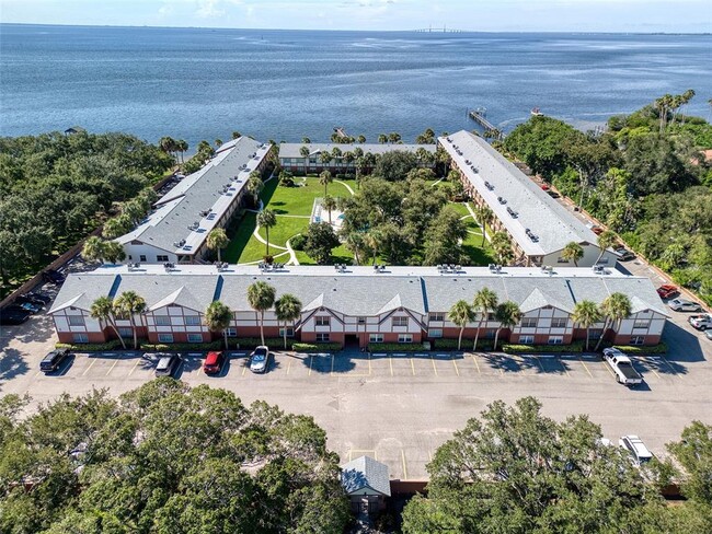 Building Photo - 650 Pinellas Point Dr S