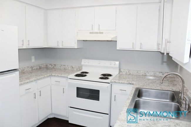 Building Photo - Limited-Time Move-In Special!