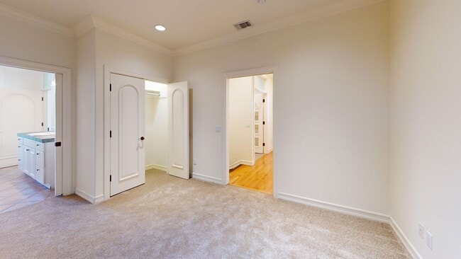 Building Photo - 1029 Park Pl