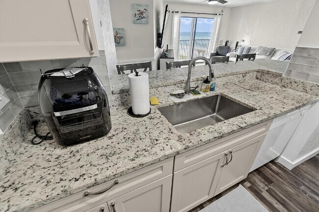 Building Photo - 3600 S Ocean Shore Blvd