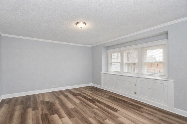 Building Photo - 1051 N Mount Street