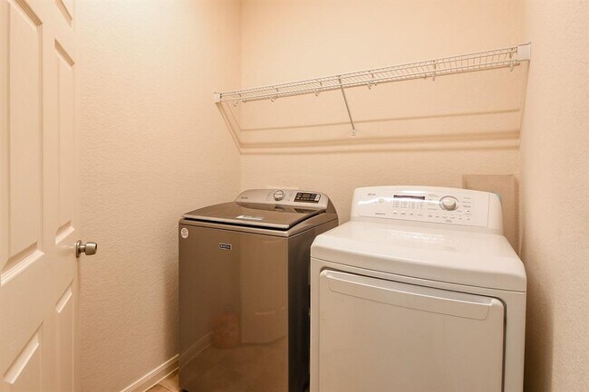 Building Photo - 2318 Appian Way