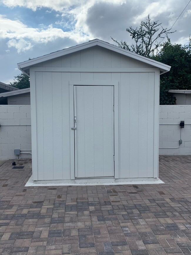 8'x8' storage included - 1730 Glenpark St