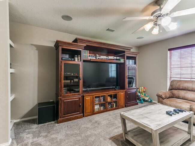 Building Photo - Large 4-Bedroom Home in Edmond Schools