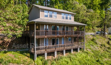 Building Photo - 628-616618628 N Cunningham Rd