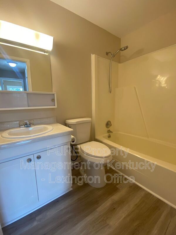 Building Photo - 3493 Sutherland Dr