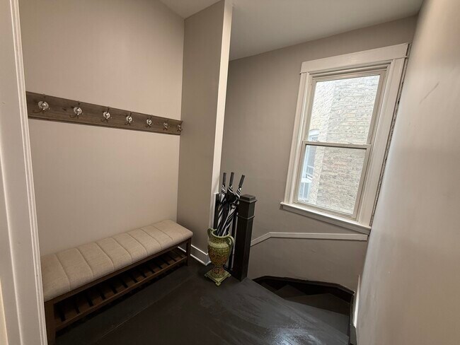 Building Photo - 3049 N Avers Ave