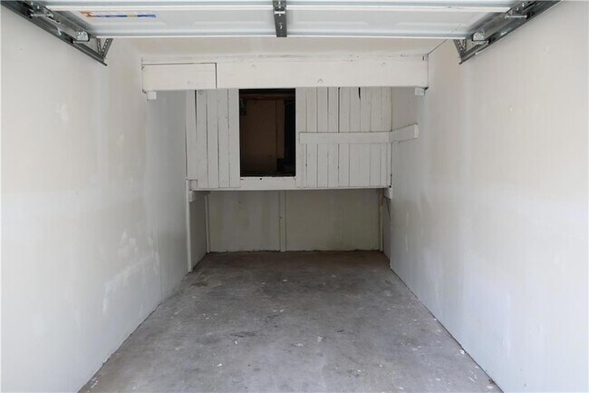 Building Photo - 1321 Surrey Ln SW