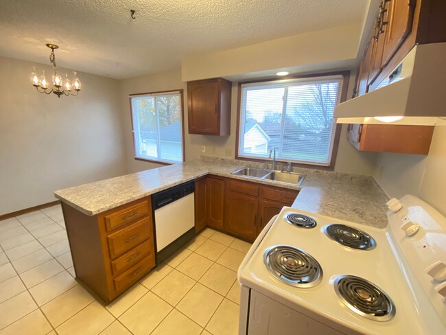 Building Photo - 3741 Joan Dr