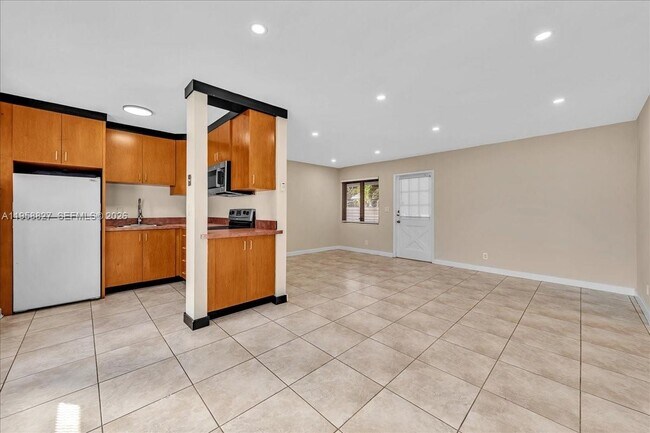 Building Photo - 707 S 19th Ave