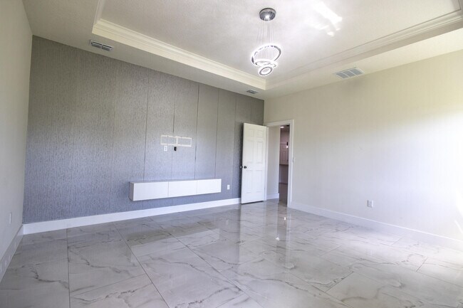Building Photo - 2149 SW Susset Ln