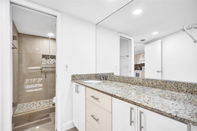 Building Photo - 20400 W Country Club Dr