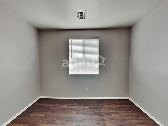 Building Photo - 6922 S 38th Ln