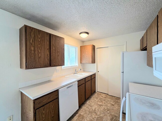 Building Photo - 112 Ridgemont Dr