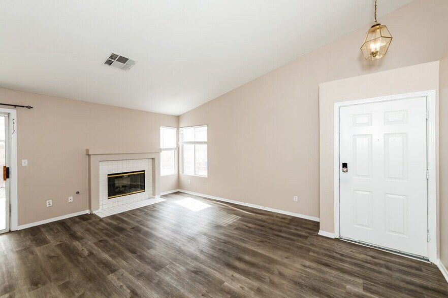 Building Photo - 6111 Grape Blossom Ave