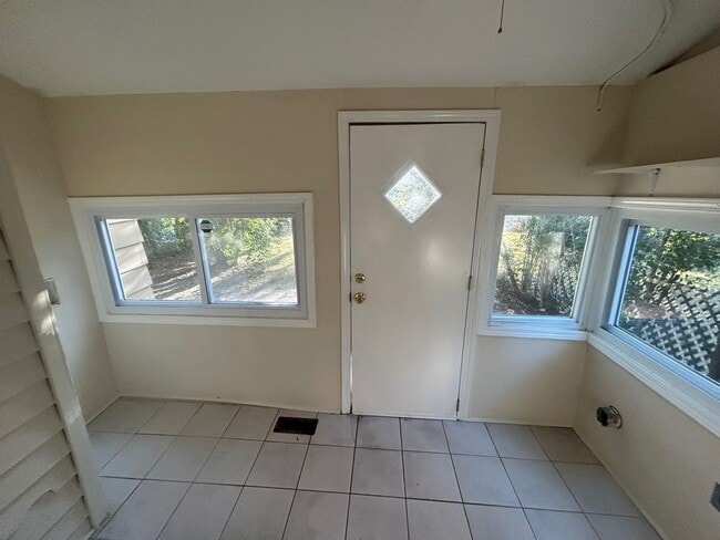 Building Photo - 1506 Charlton St