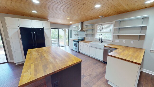 Building Photo - Cottage Style Home in Pinehurst $500 OFF 1...