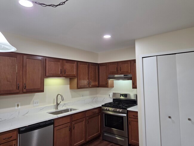 Building Photo - 649 Glasgow Ct
