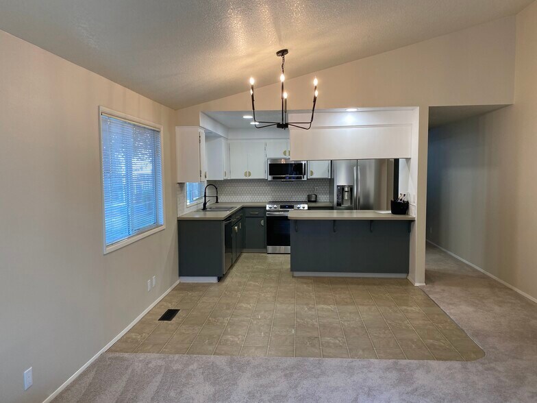 Building Photo - 17391 SW Pacifica Ct