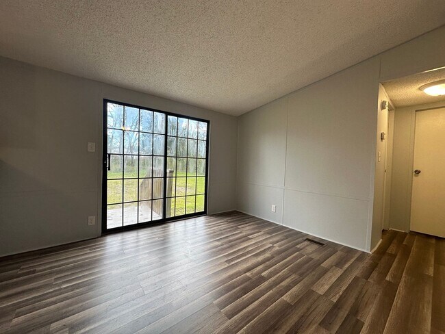 Building Photo - 114 Deer Rd