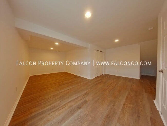 Building Photo - 6101 San Mateo Dr