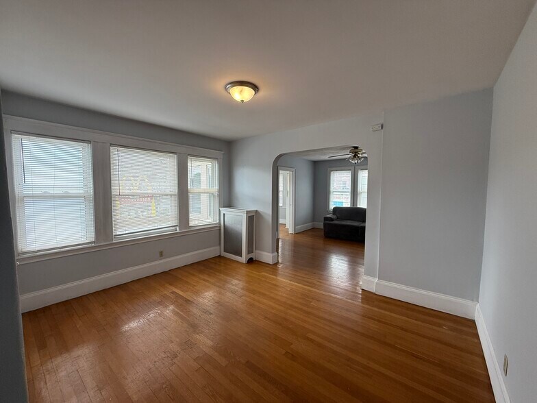 Building Photo - 527 Gallivan Blvd
