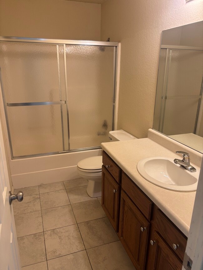 Building Photo - 600 Woods Dr