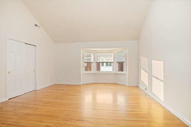 Building Photo - 52 Sherwood Pl