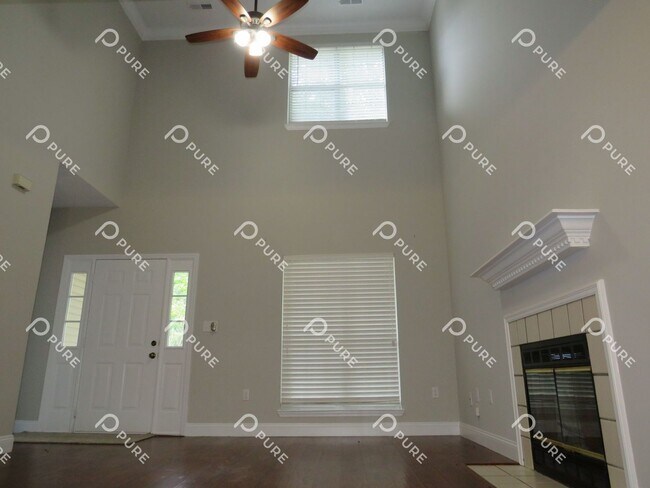 Building Photo - 202 Marlboro Way
