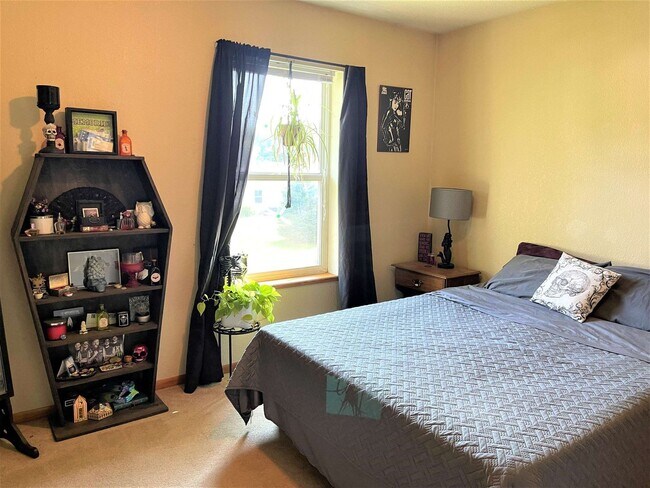 Building Photo - 1933 Northwestern Ave