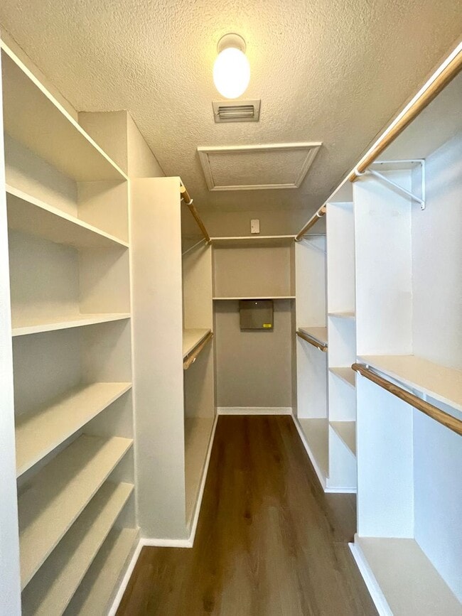 Building Photo - 3/2 ALAFAYA WOODS ADORABLE HOME in OVIEDO!