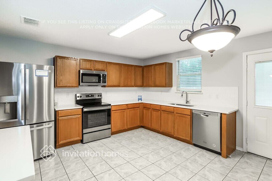 Building Photo - 1829 Lariat Dr