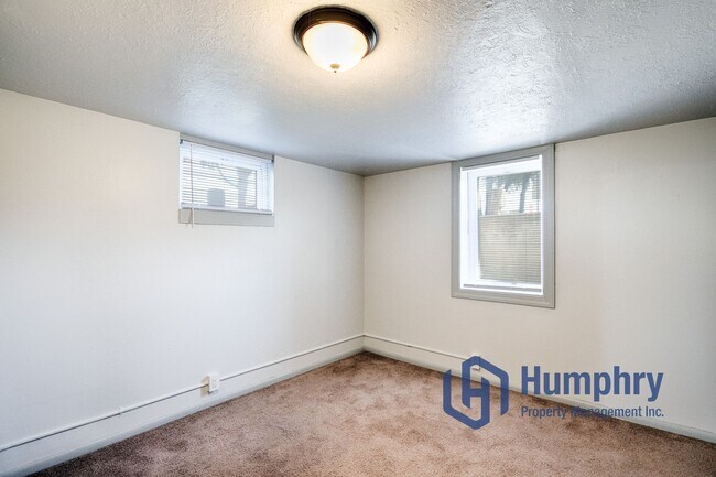 Building Photo - 1601 Rossi St