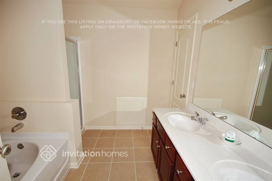 Building Photo - 3600 Brookhollow Dr