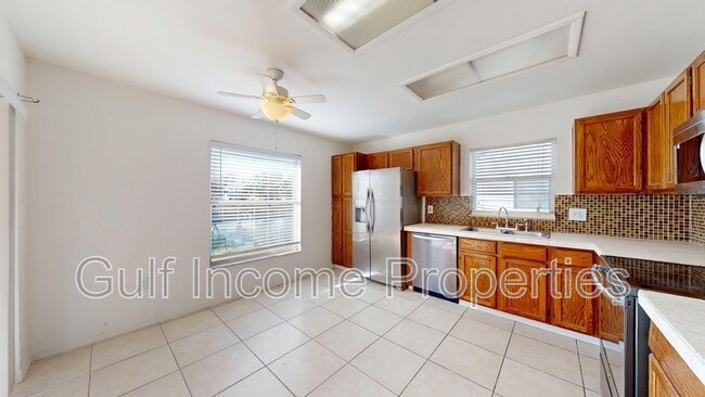 Building Photo - 704 49th St E