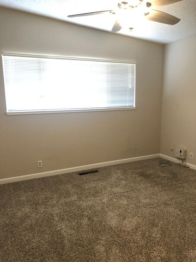 Building Photo - 1413/1415 Topaz Way
