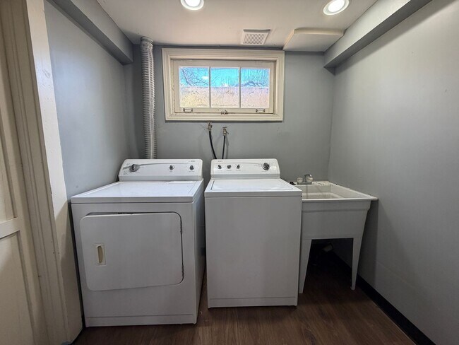 Building Photo - 4 bedroom, 2.5 bath house in the heart of Corvallis