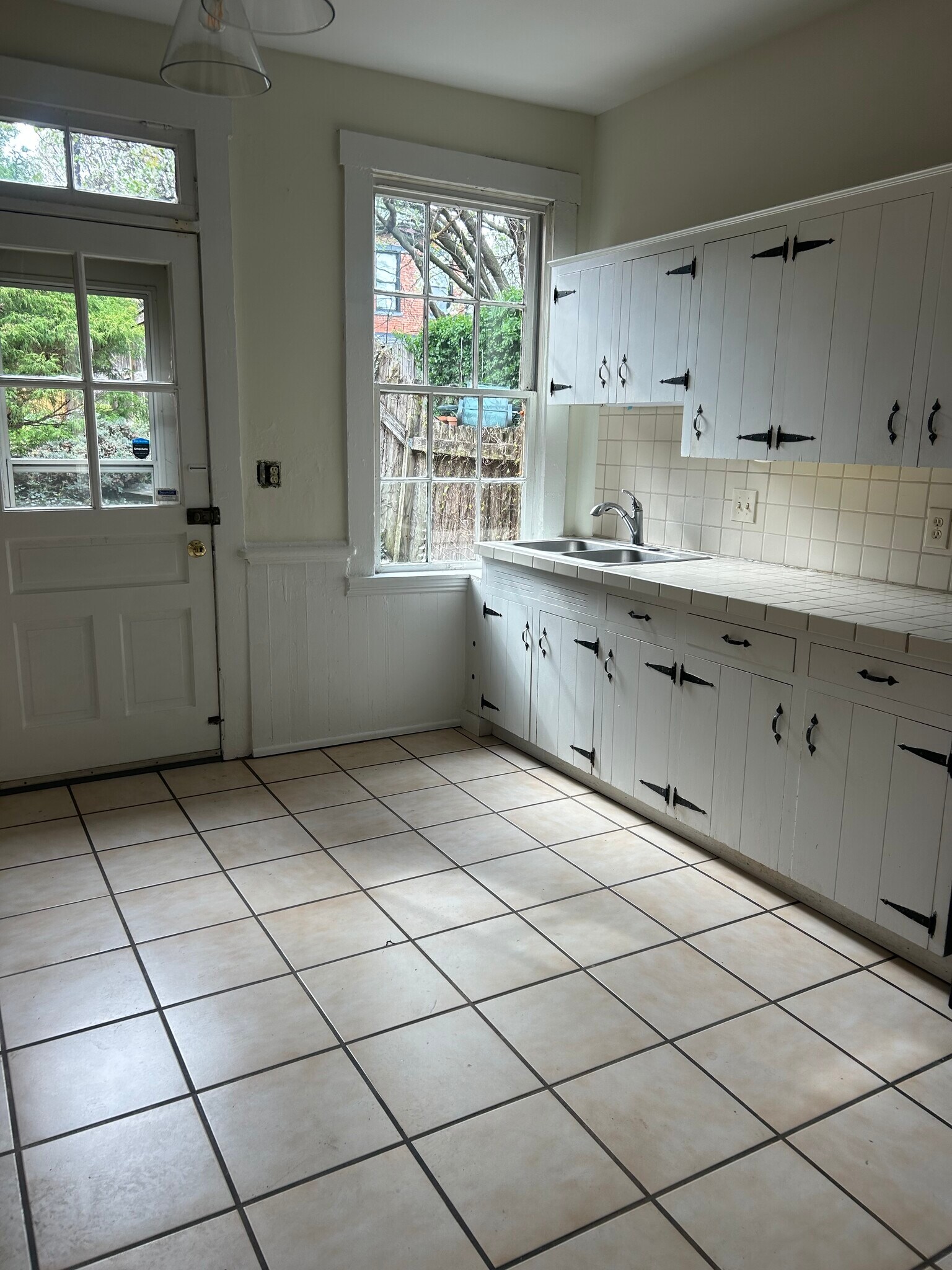 Lots of natural light in this extra large kitchen - 611 S 3rd St